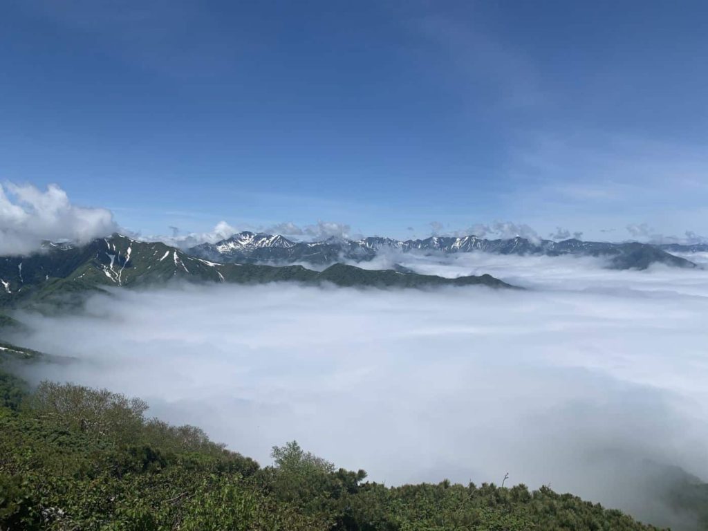 十勝幌尻岳の尾根上からの雲海